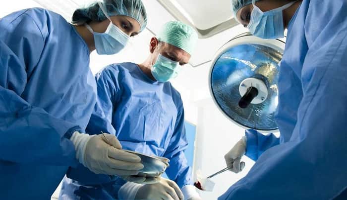 جراحی یا قرار دادن ایمپلنت برای بی‌اختیاری ادرار